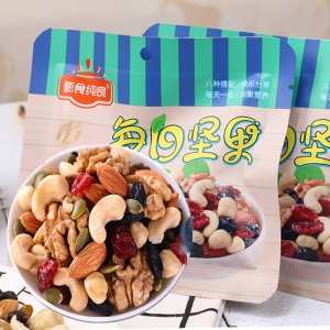 每日?qǐng)?jiān)果混合堅(jiān)果25克每小包禮盒裝貼牌OEM/ODM